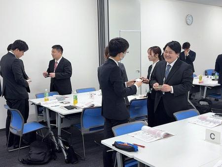 マナー研修（名刺交換②）teisei0002.jpeg